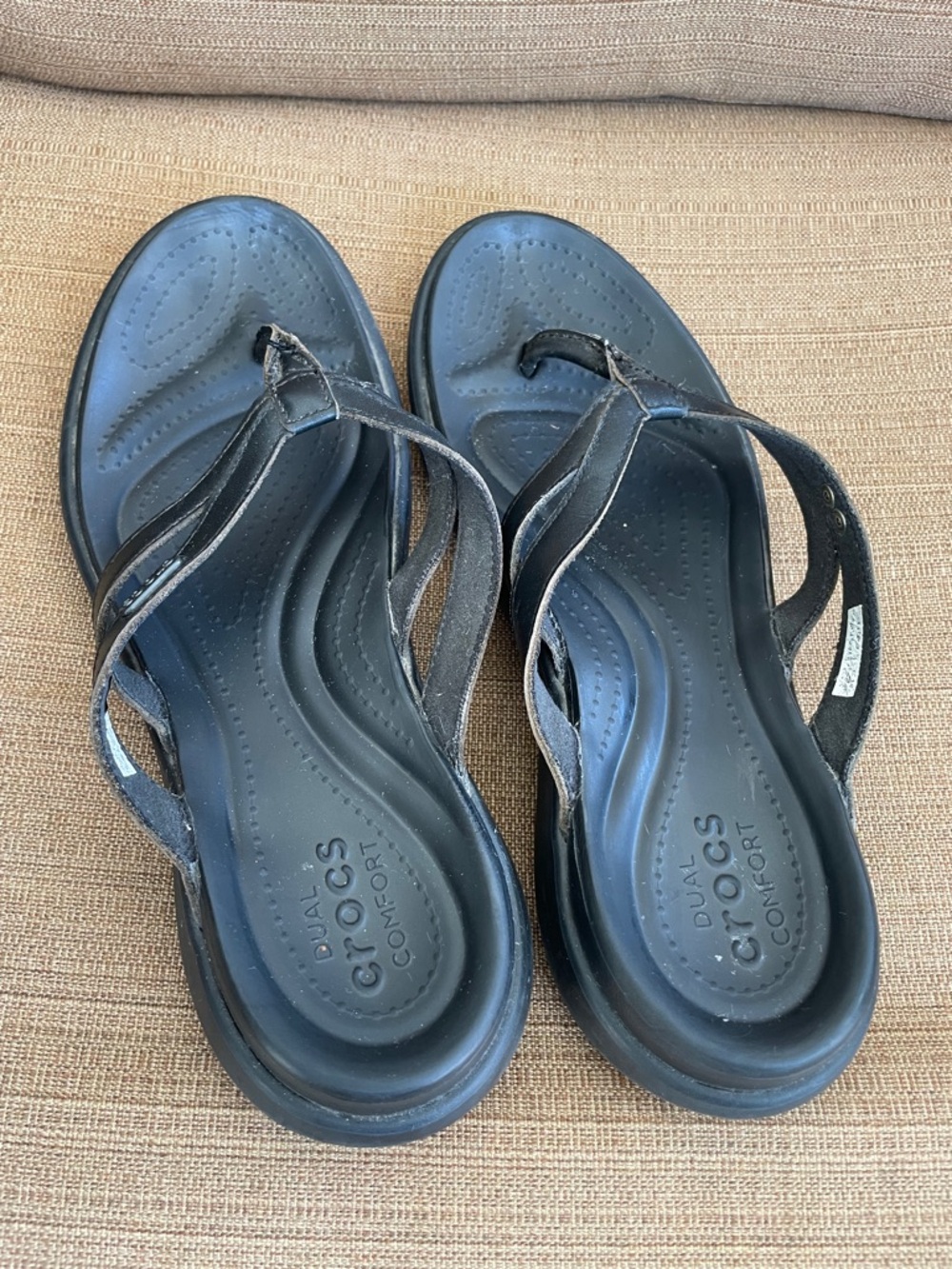 CROCS Black Women's Thong Sandal Flip Flops - Picture 4 of 6